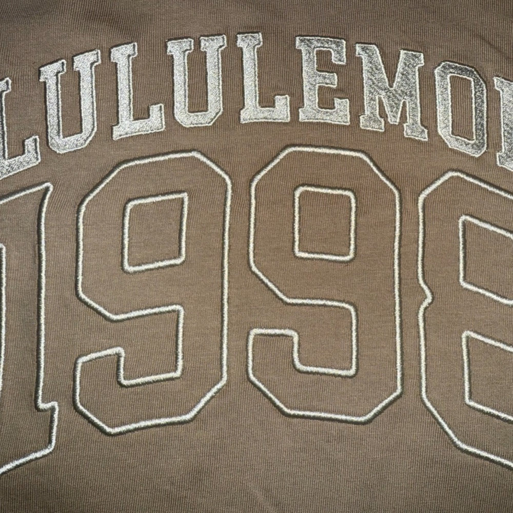 Lululemon Relaxed Fit Cotton Jersey T-Shirt *Graphic (Size 4) in Sheer Oak - Picture 4 of 8